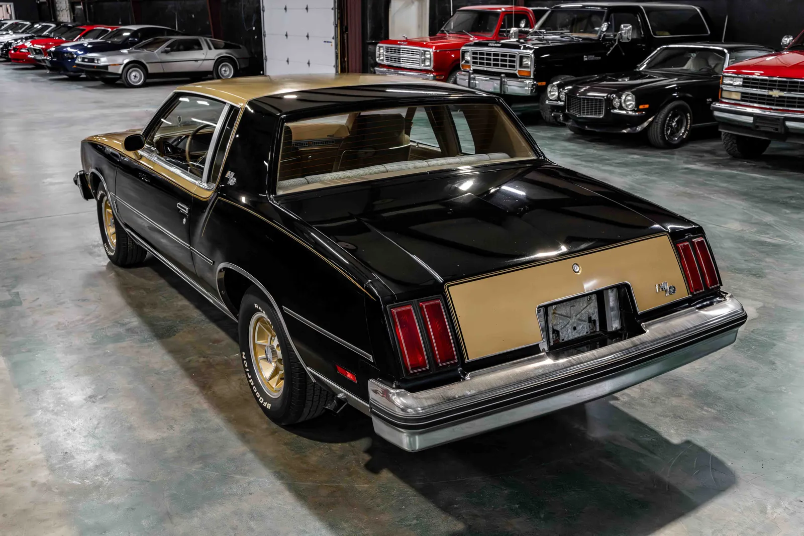 2_1979-Oldsmobile-W30-Black and Gold-536930-38.jpg